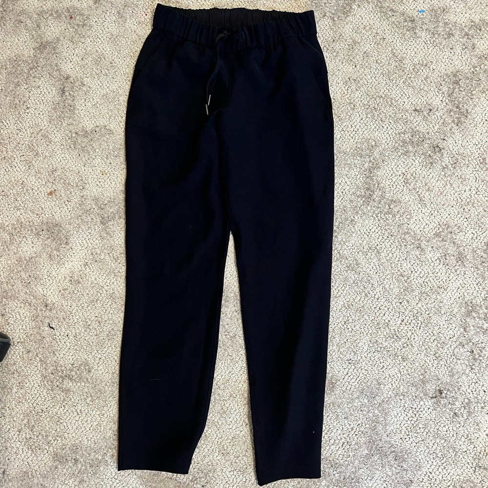 COPY - Lululemon on the fly Black woven pant size 4. 7/8 length